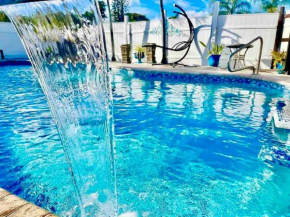 JUNGLE TO BEACH 4 R 3 BR Family and Pet Heated pool N Airport N Beach N Hard Rock